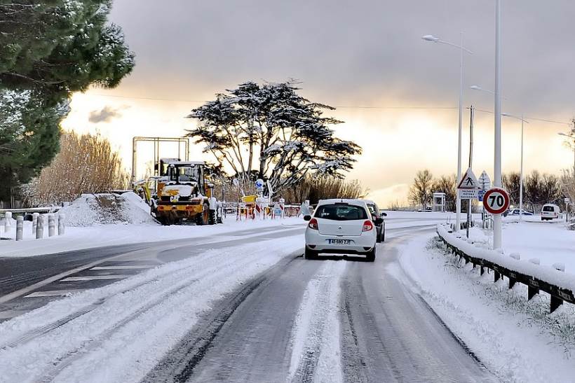 KORISNI SAVJETI: 10 zlatnih pravila za vožnju u zimskim uvjetima
