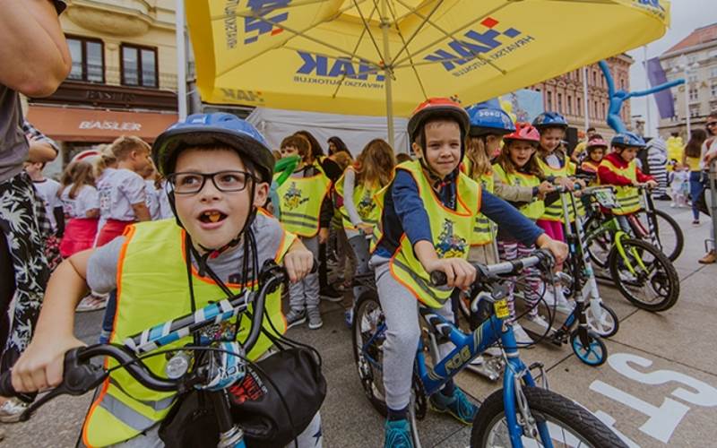 Na Trgu bana Josipa Jelačića održana prometno-edukativna akcija Sigurno u školu s HAK-om