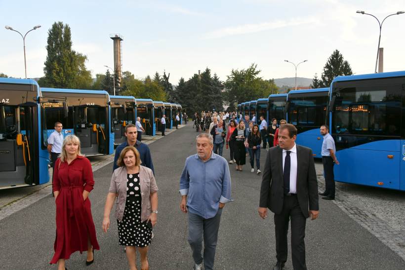 ZET predstavio 30 novih poluniskopodnih gradskih autobusa