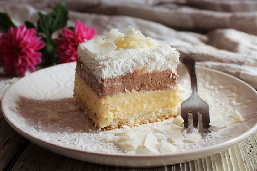 LEDENE KOKOS KOCKE: Ukusan kremasti kolač od kokosa i čokoladne puding kreme