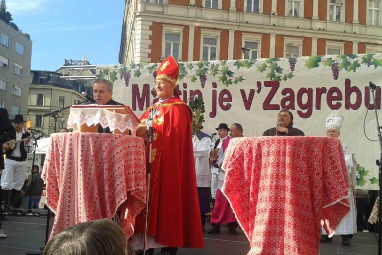 MARTIN JE V ZAGREBU: Na Trgu bana Jelačića održano tradicionalno krštenje mošta