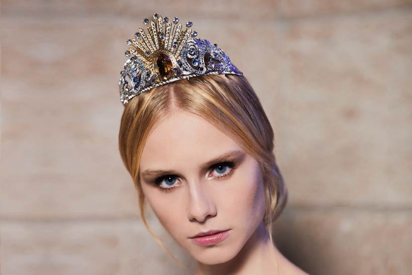 BEČKI OPERNI BAL: Debitantice će nositi tijare od Swarovski kristala koje je dizajnirala Donatelle Versace