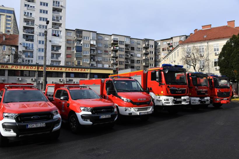 SVEČANOST U SAVSKOJ: Nova vozila i oprema za zagrebačke vatrogasce
