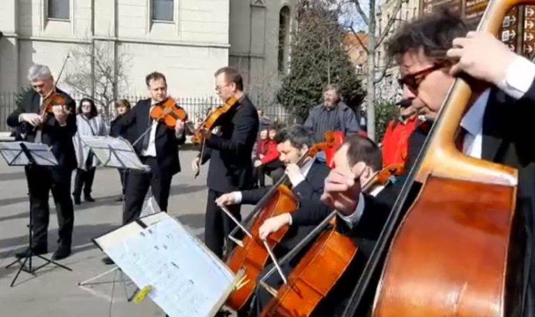 Zagrebački solisti mini koncertom na Cvjetnom trgu obilježili Međunarodni dan žena