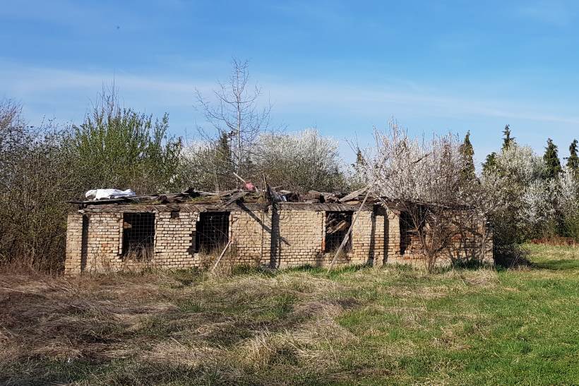 KURIJE U KURILOVCU: Jedna posve srušena, druga razgrađena i čeka obnovu