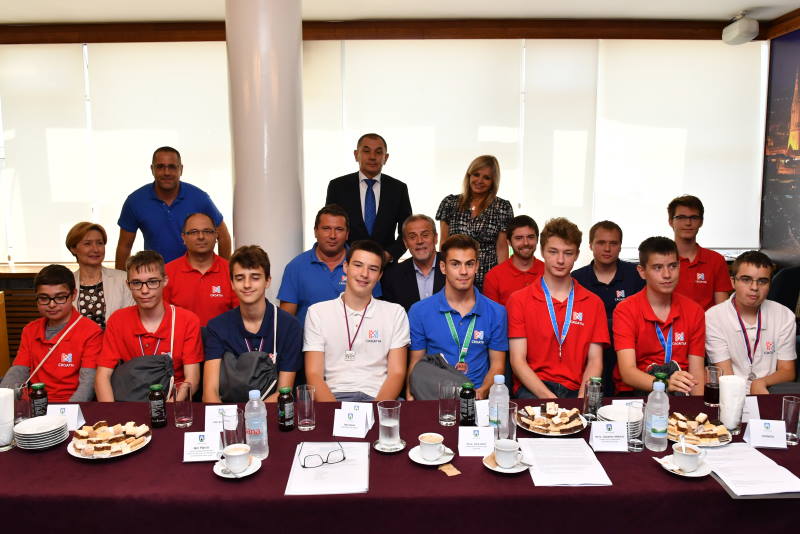 Bandić primio mlade informatičare, osvajače medalja na informatičkoj olimpijadi