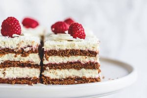 LAGANO, JEDNOSTAVNO I UKUSNO: Kolač od kokosa, bijele čokolade i malina