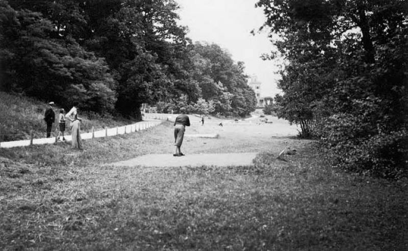 Početak igre golfa na terenima u Maksimiru, 1932. 