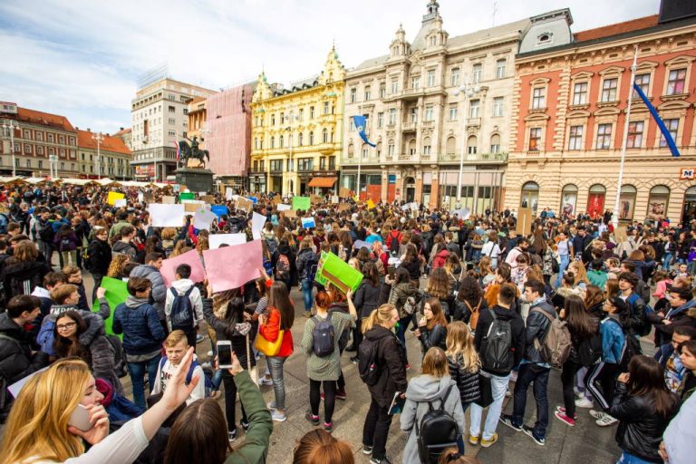 UČENICI OPET IZLAZE S NASTAVE: U petak prosvjed za klimu, kolona ide s Europskog trga na Trg sv. Marka