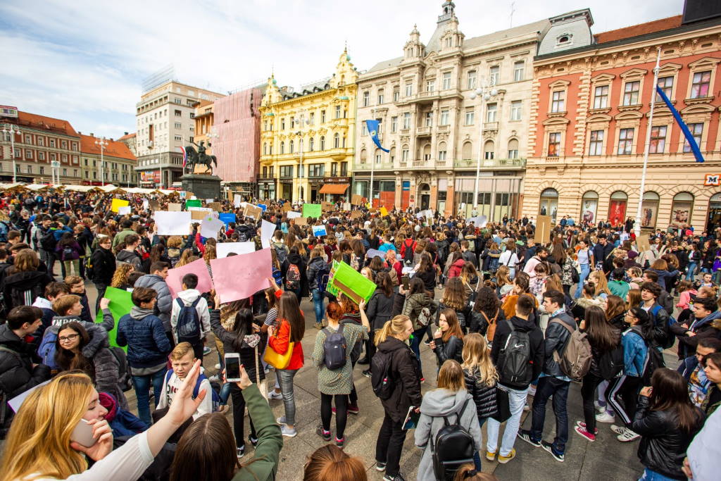 UČENICI OPET IZLAZE S NASTAVE: U petak prosvjed za klimu, kolona ide s Europskog trga na Trg sv. Marka