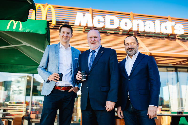 Otvoren McDonald's Buzin, među prvim gostima američki veleposlanik Robert W. Kohorst 