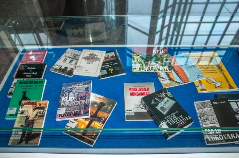SJEĆANJE NA VUKOVAR: Prigodna izložba knjiga u Nacionalnoj i sveučilišnoj knjižnici