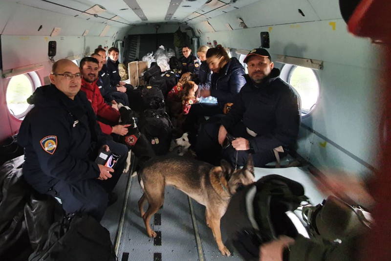 HRVATSKA POSLALA POMOĆ: U Albaniju odletjeli helikopteri HRZ-a i ekipe sa specijalno obučenim psima