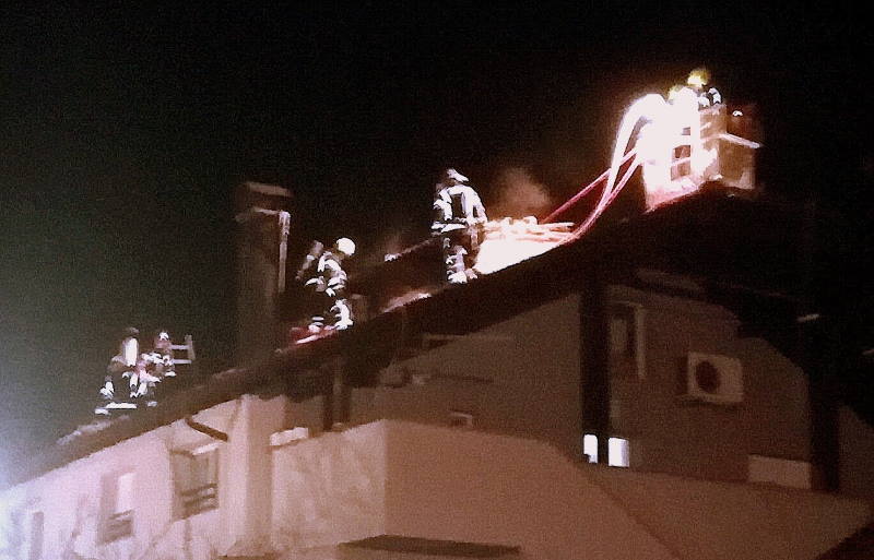 POŽAR U SESVETAMA: Mobilizirane dodatne ekipe, obiteljsku kuću gasilo 27 vatrogasaca