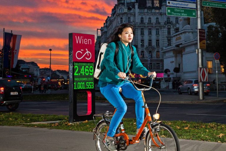 ONI ZNAJU KAKO ČUVATI ZDRAVLJE I OKOLIŠ: Biciklistički promet u Beču obara rekorde