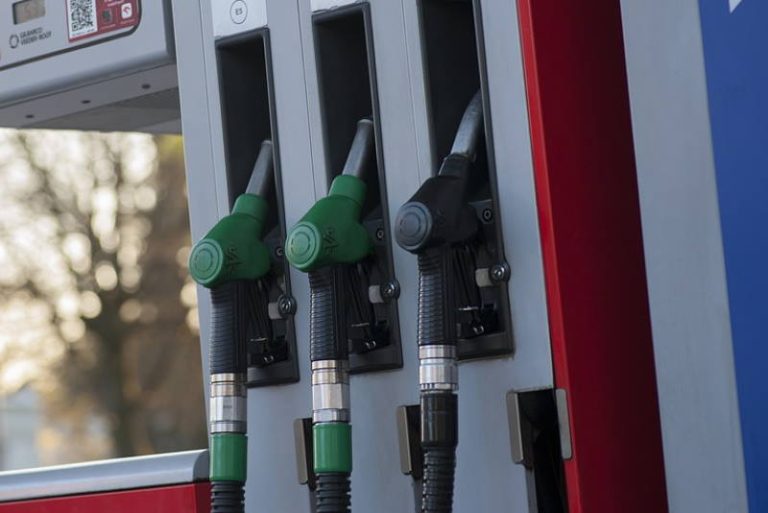 NOVE CIJENE GORIVA: Od ponoći benzin još skuplji, dizel će malo pojeftiniti
