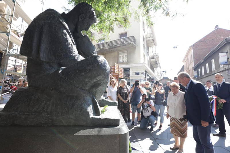 TESLIN ROĐENDAN: Izaslanstvo Grada Zagreb položilo vijenac kod spomenika u Teslinoj ulici
