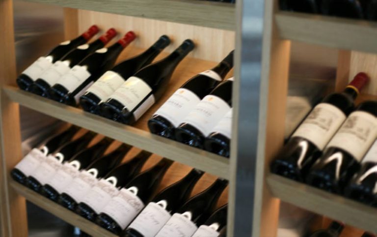 OTKRILA IH INSPEKCIJA: U bocama s hrvatskim etiketama prodavali vino iz Čilea, Italije i Makedonije