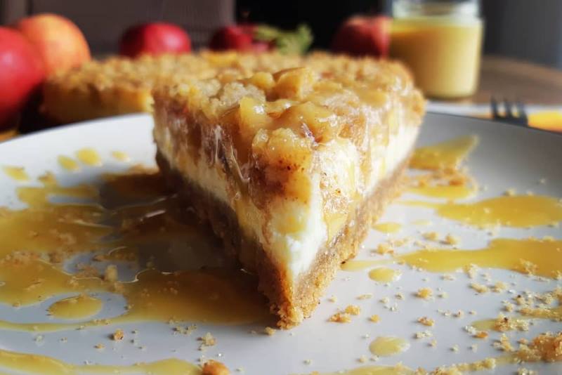 KREMAST I MIRISAN: Cheesecake sa jabukama i karamelom