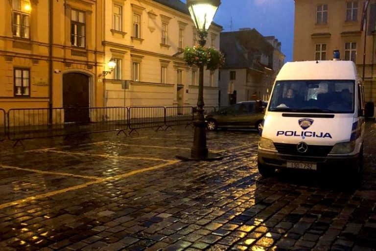 Policija privremeno ograničila kretanje i prometovanje Trgom svetog Marka