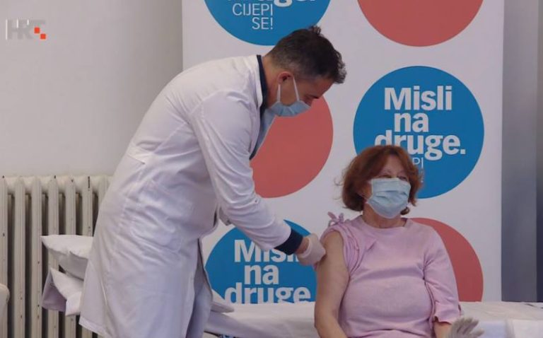 POVIJESNI TRENUTAK: Branka Aničić (81), štićenica Doma za starije na Trešnjevci, prva je primila cjepivo!