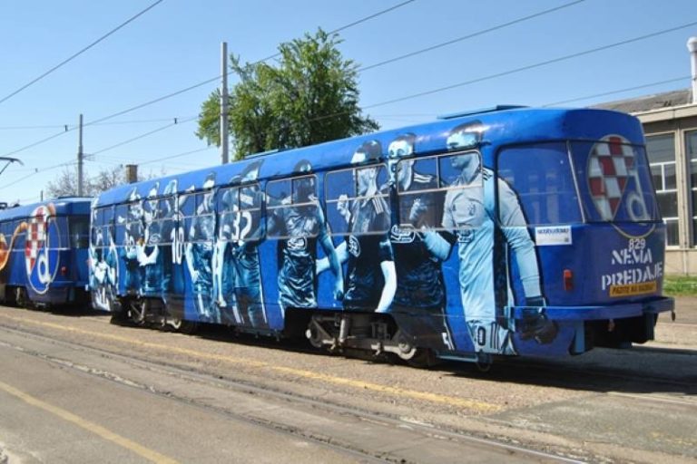 U ČAST 110. OBLJETNICE KLUBA: Zagrebačkim ulicama od danas vozi Dinamov tramvaj