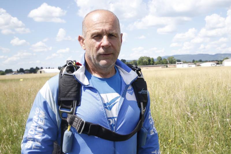 Emir Ekić u 60. godini postavio je hrvatski rekord u broju skokova padobranom unutar 12 sati