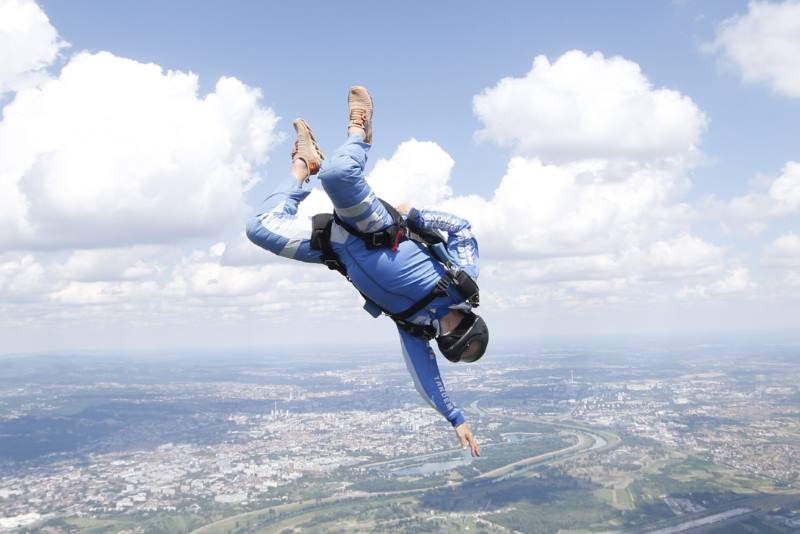 Emir Ekić u 60. godini postavio je hrvatski rekord u broju skokova padobranom unutar 12 sati