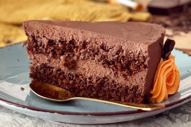ČOKOLADNA TORTA S ORASIMA: Kremasta, sočna, ukusna… Torta koju morate probati!