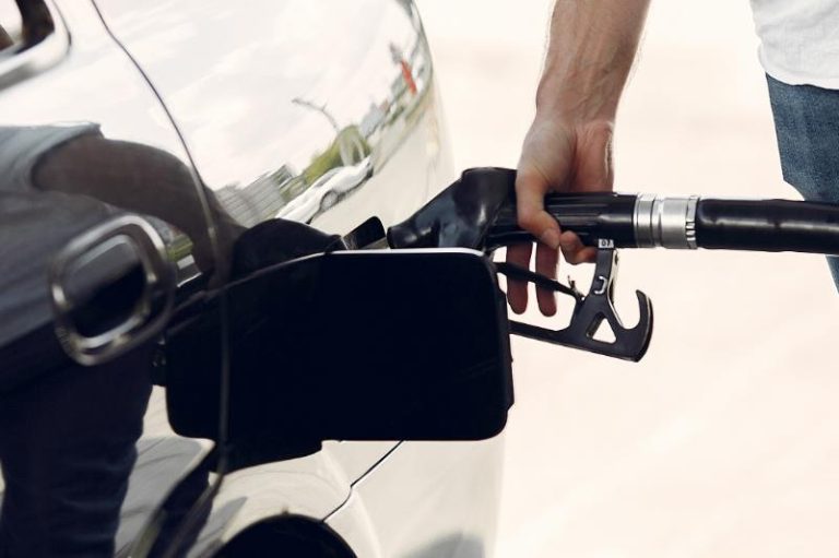 Vlada na telefonskoj sjednici utvrdila nove cijene goriva, evo koliko će poskupjeti benzin i dizel