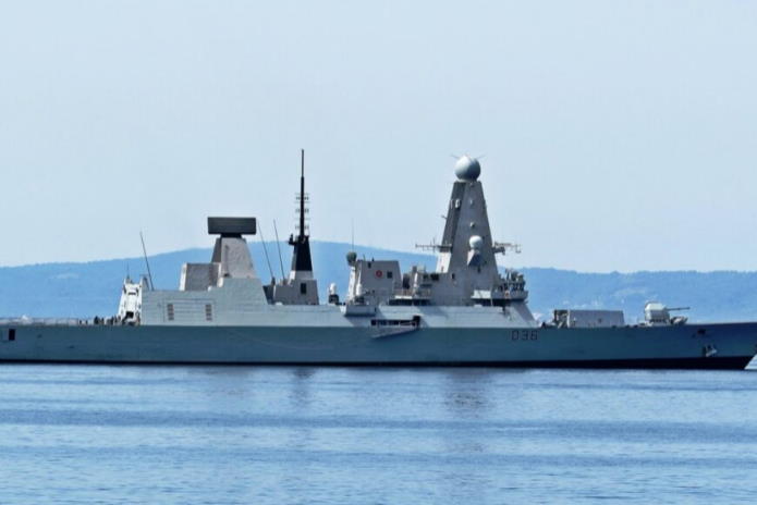 Britanski razarač HMS Defender uplovio u splitski akvatorij, u posjet HRM-u i gradu Splitu