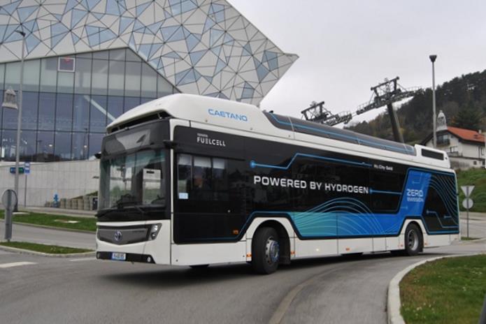 ALTERNATIVA DIZELU I BATERIJAMA: U Zagrebu testiran gradski autobus pogonjen vodikom
