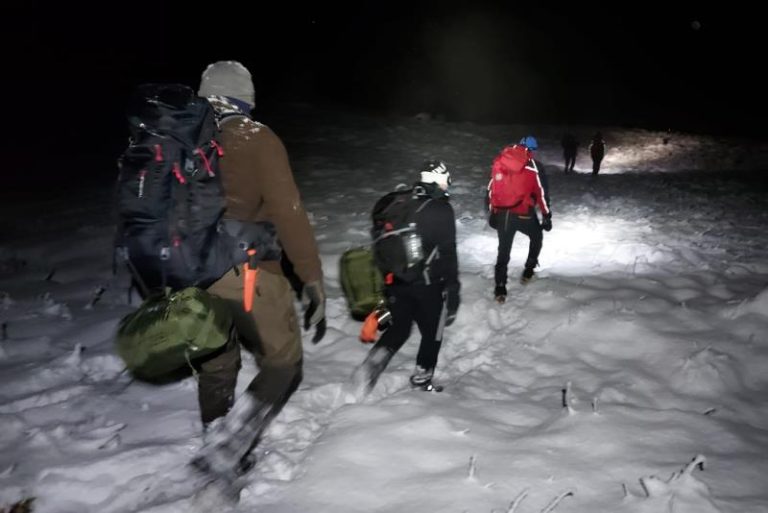 Mladi planinari iz Zagreba na Velebitu bježali od medvjeda pa se izgubili, HGSS ih pronašao  promrzle i dezorijentirane