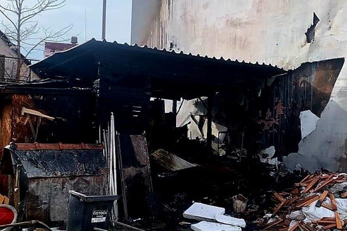 POLICIJA POTVRDILA: U zapaljenoj garaži na Ferenščici bila su eksplozivna sredstva, vlasnik priveden