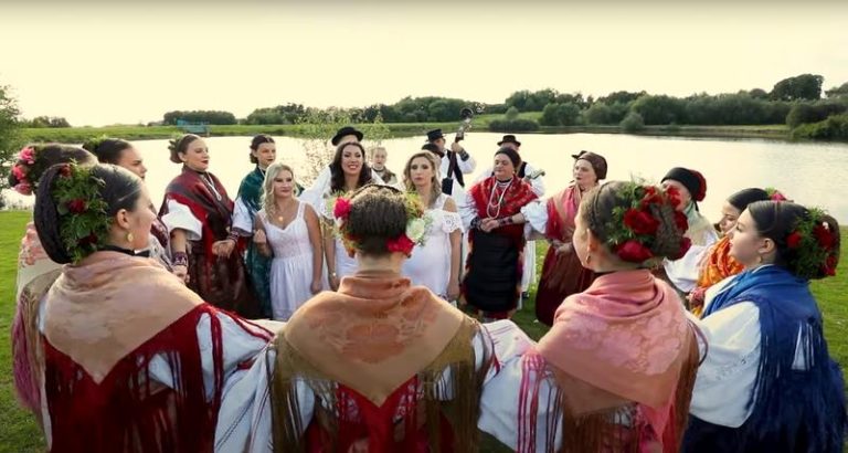 “ZBOG ŠOKAČKOG KOLA”: Vokalni sastav Art Voice snimio videospot za pjesmu s Požeškog festivala [VIDEO]
