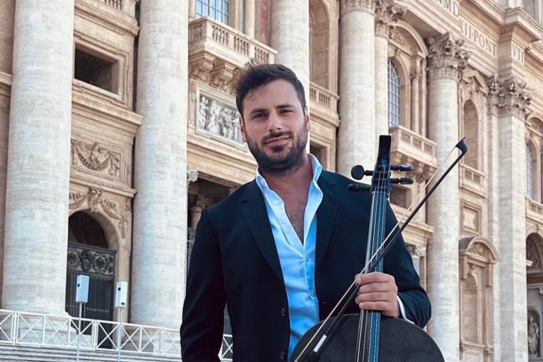 HAUSER U VATIKANU: Proslavljeni violončelist nastupio pred mnoštvom mladih i 30 nobelovaca