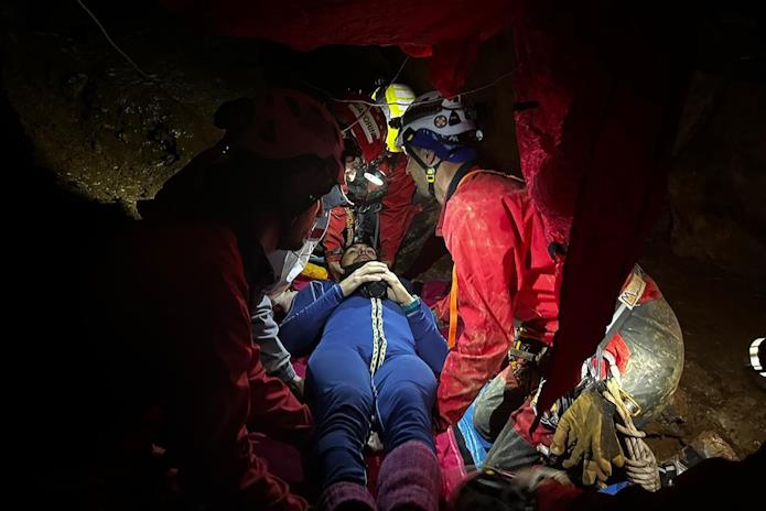 FOTO: Na Velebitu održana terenska vježba speleološkog spašavanja