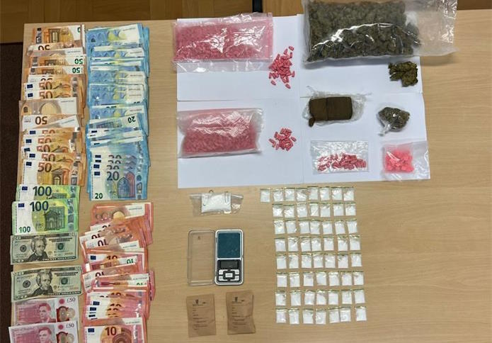 Uhićeno pet hrvatskih i četiri britanska državljana, dilali drogu na području Šibenika i Tisnog 