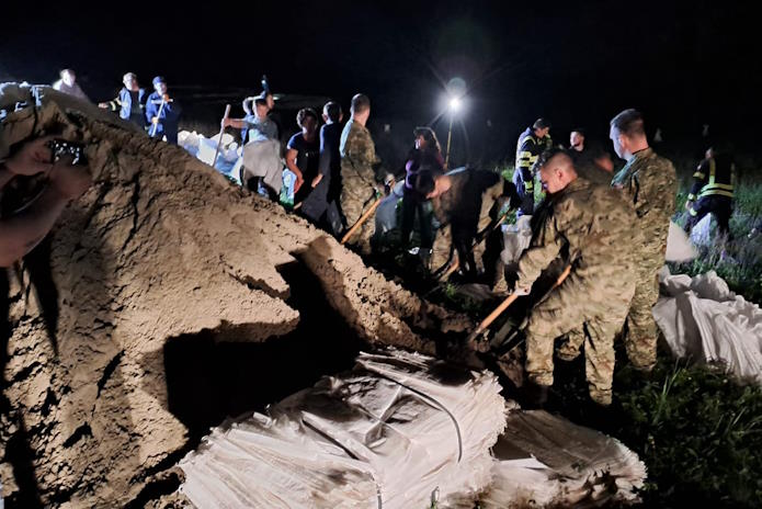 REKORDAN VODOSTAJ DRAVE: 150 hrvatskih vojnika pomaže u obrani od poplava na području Hlebina