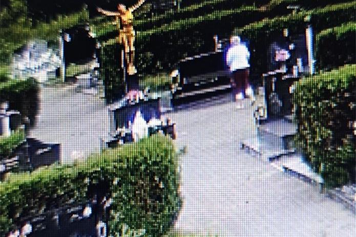 Uhićena žena koja je krala cvijeće s groblja, policija zahvaljuje građanima na pomoći