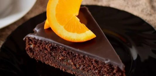 ČOKOLADNI KOLAČ S NARANČOM: Sočna slastica u kojoj se čokolada i naranča savršeno ljube