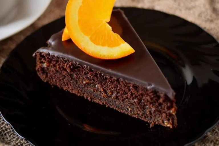 ČOKOLADNI KOLAČ S NARANČOM: Sočna slastica u kojoj se čokolada i naranča savršeno ljube