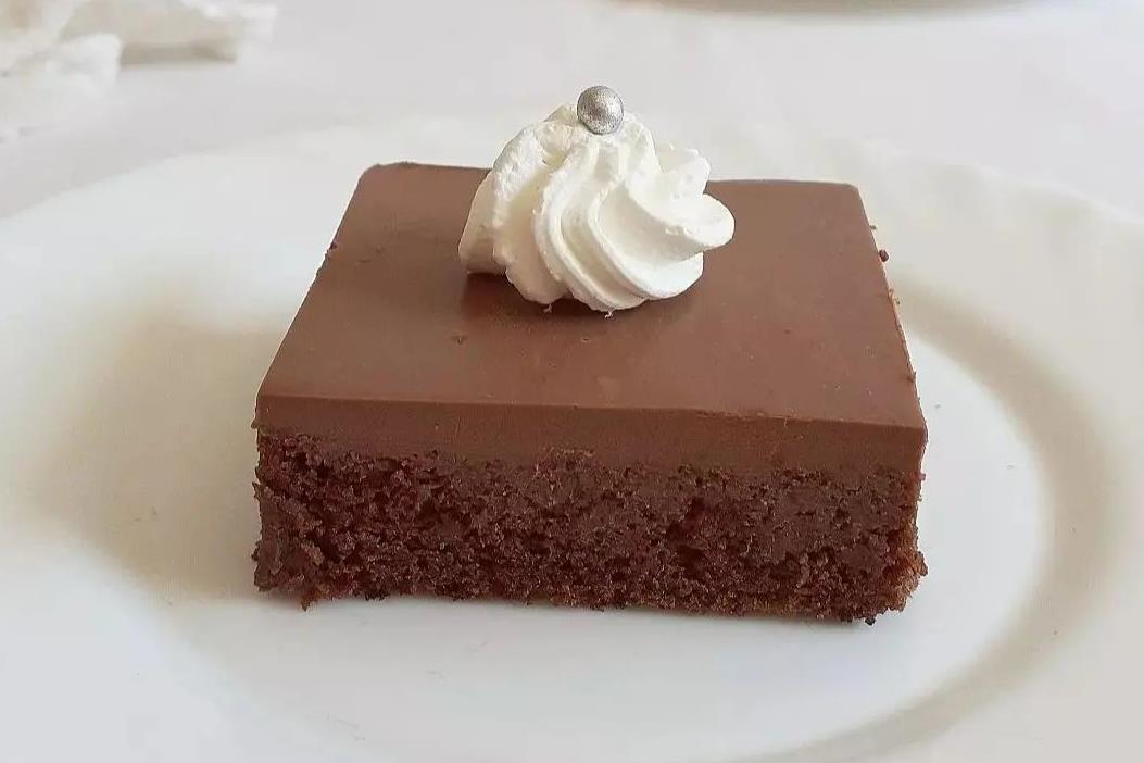 ČUDO OD ČOKOLADE: Iznimno čokoladan i sočan kolač, jednostavan za pripremu