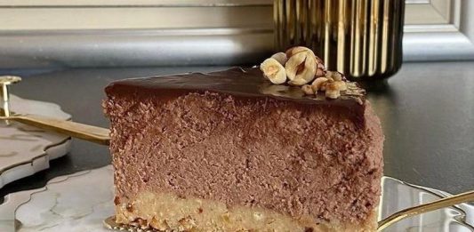 FERRERO TORTA BEZ PEČENJA: Vrlo jednostavan recept koji će oduševiti sve ljubitelje Ferrero kuglica